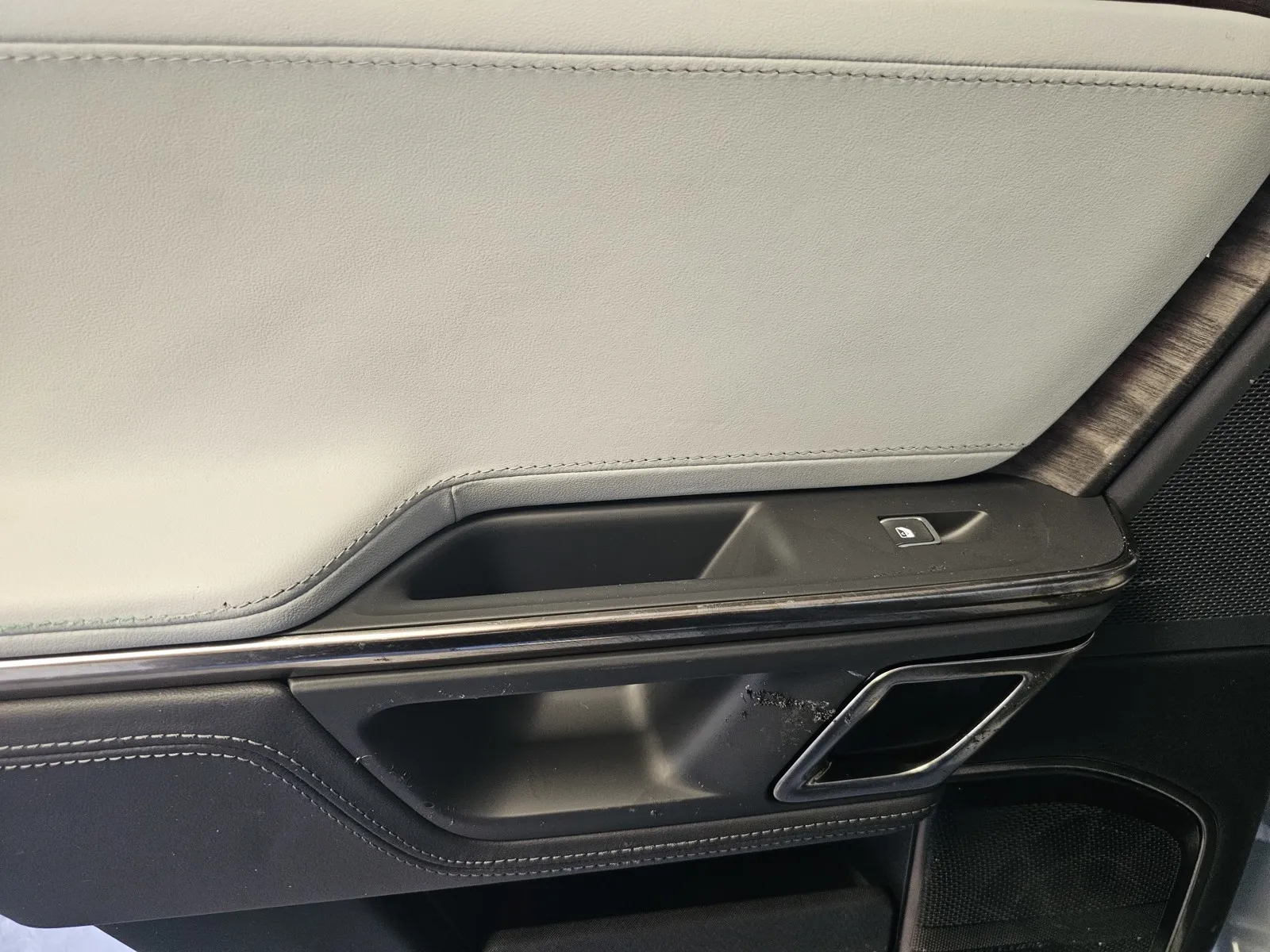 Rivian R1T photo 11