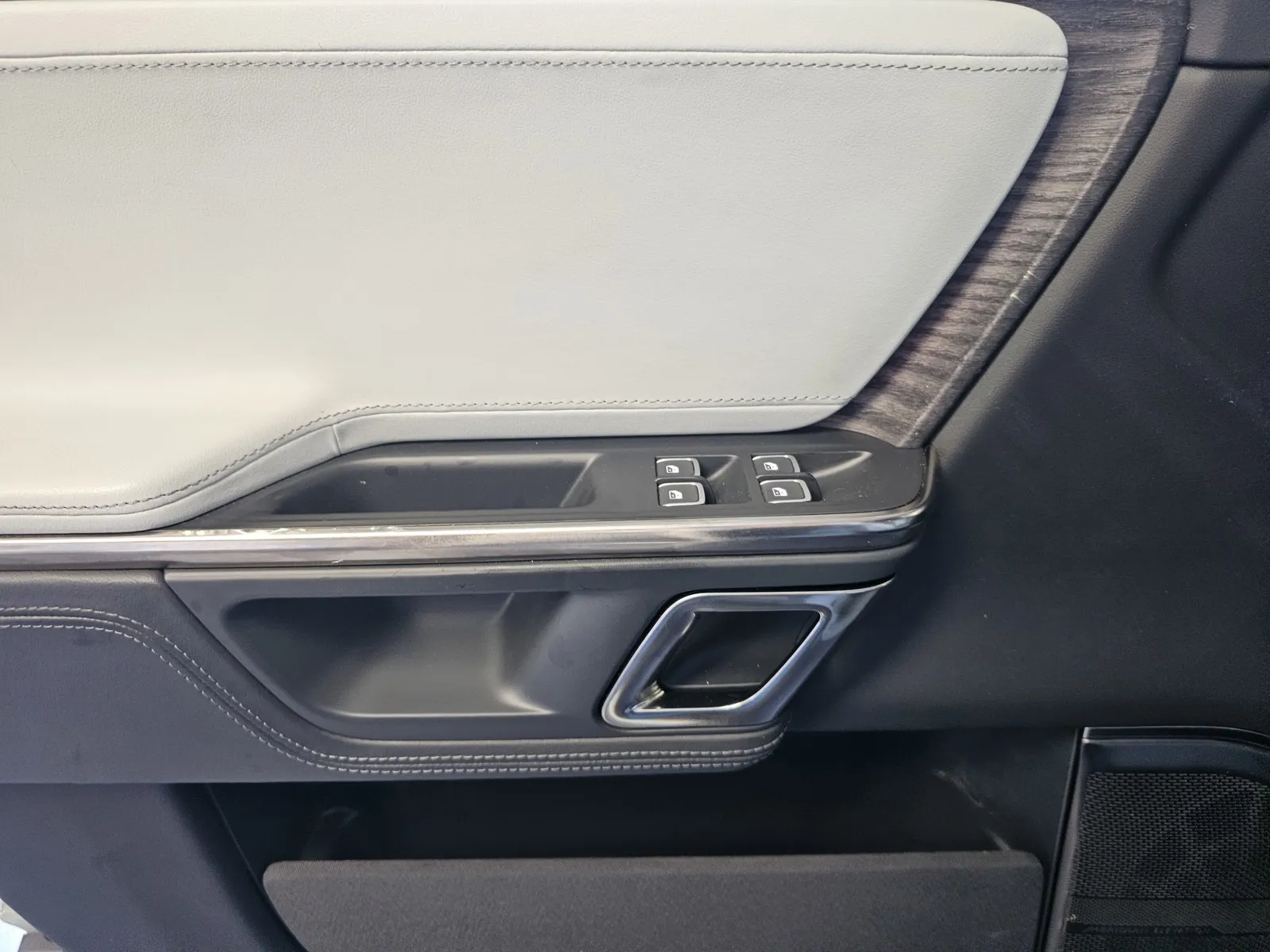 Rivian R1T photo 13