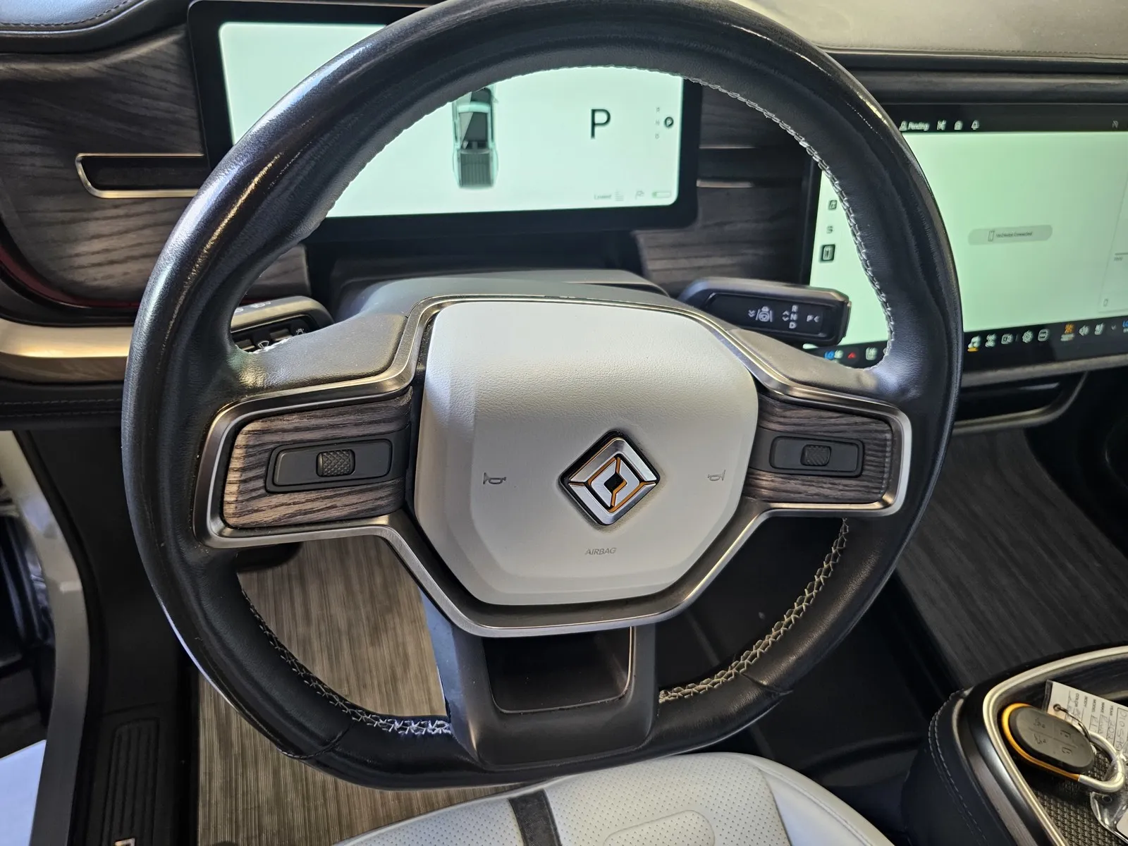Rivian R1T photo 15