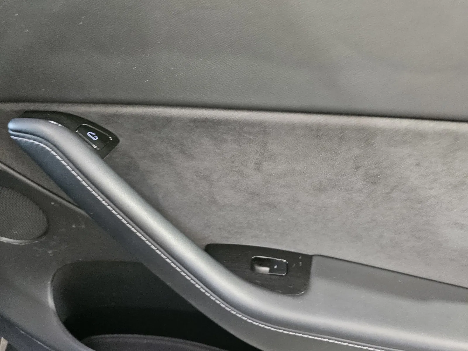Tesla Model Y photo 8