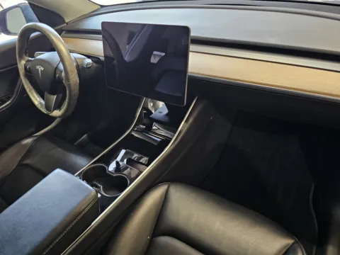 More photos of 2021 Tesla Model Y Long Range at Premium Autos - Norco, CA