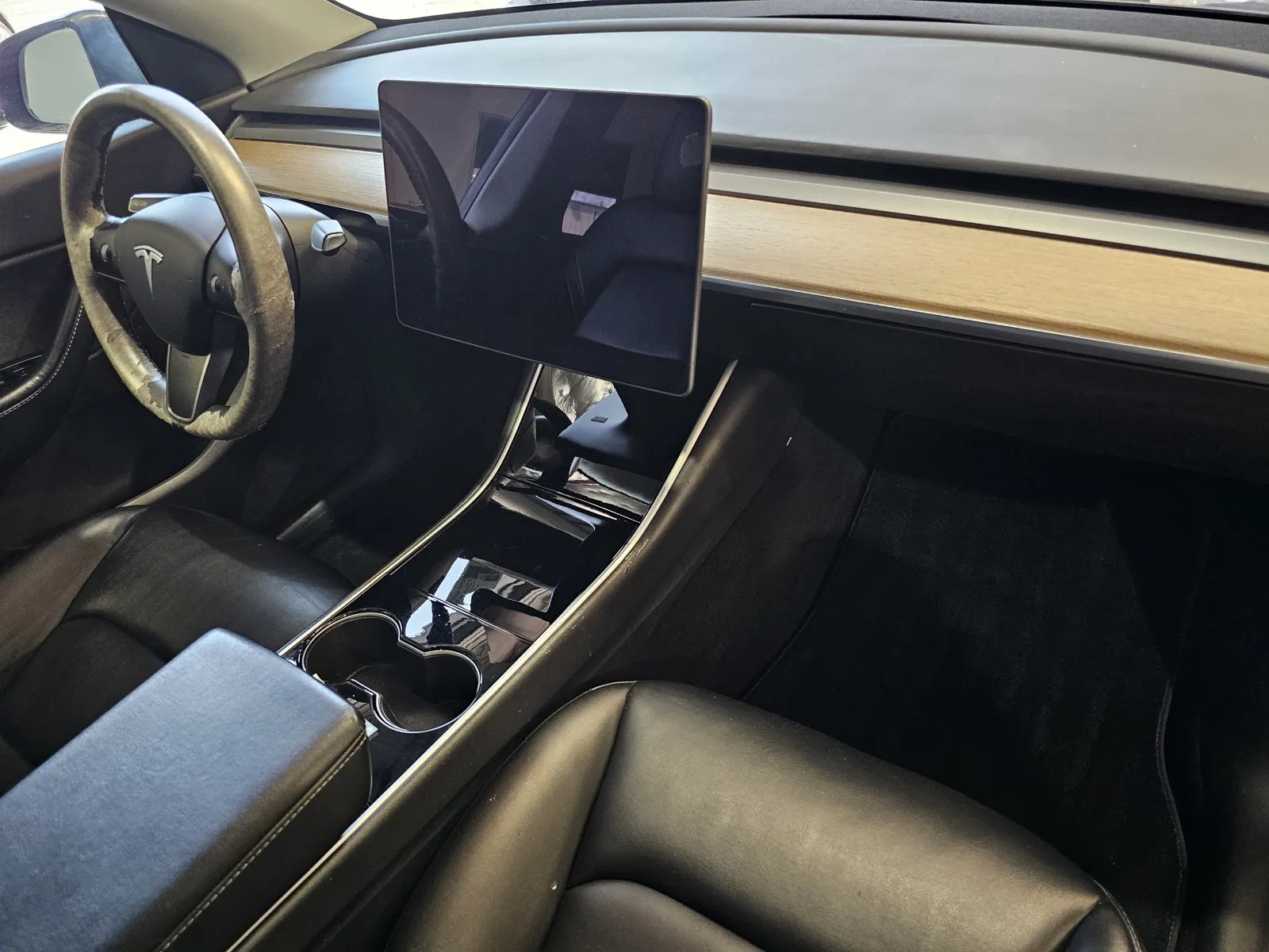 Tesla Model Y photo 5