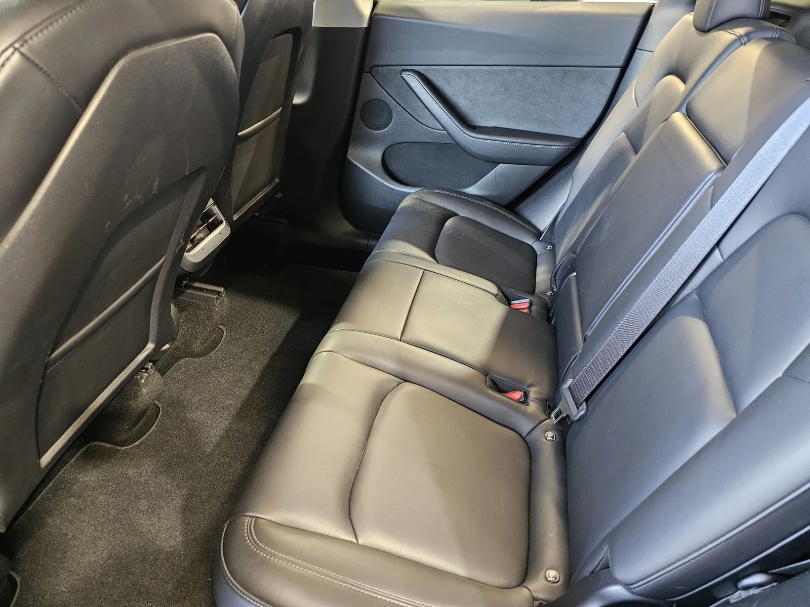 Tesla Model Y photo 12