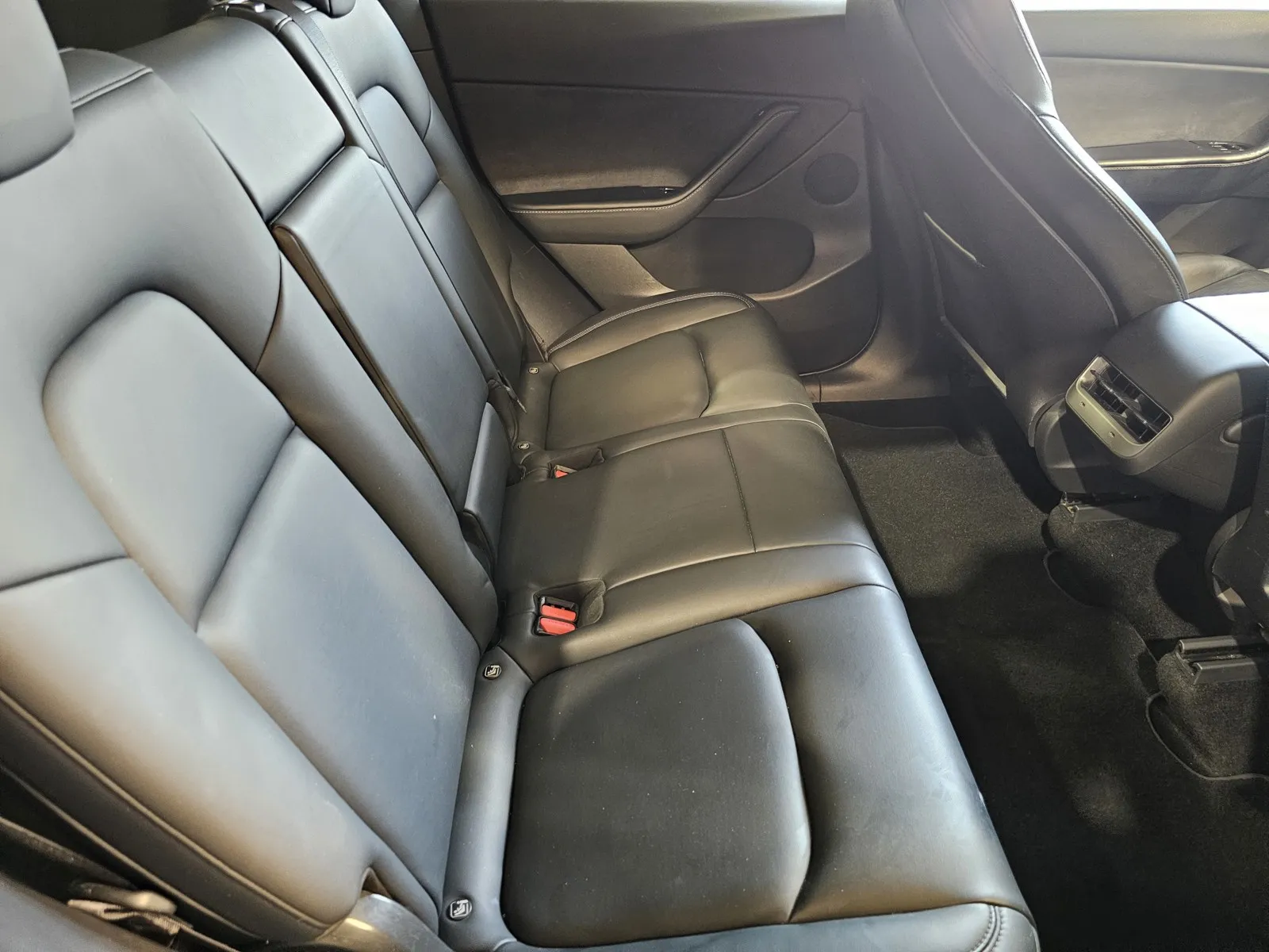 Tesla Model Y photo 9