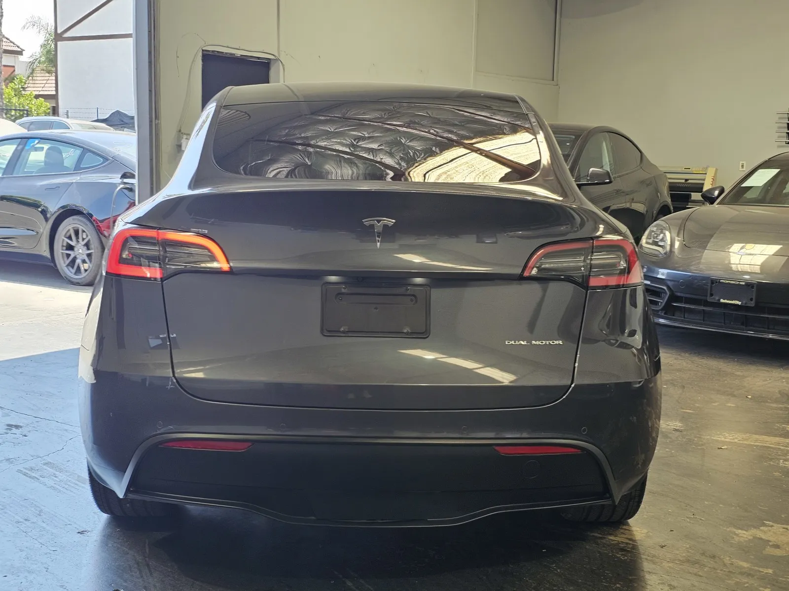 Tesla Model Y photo 3