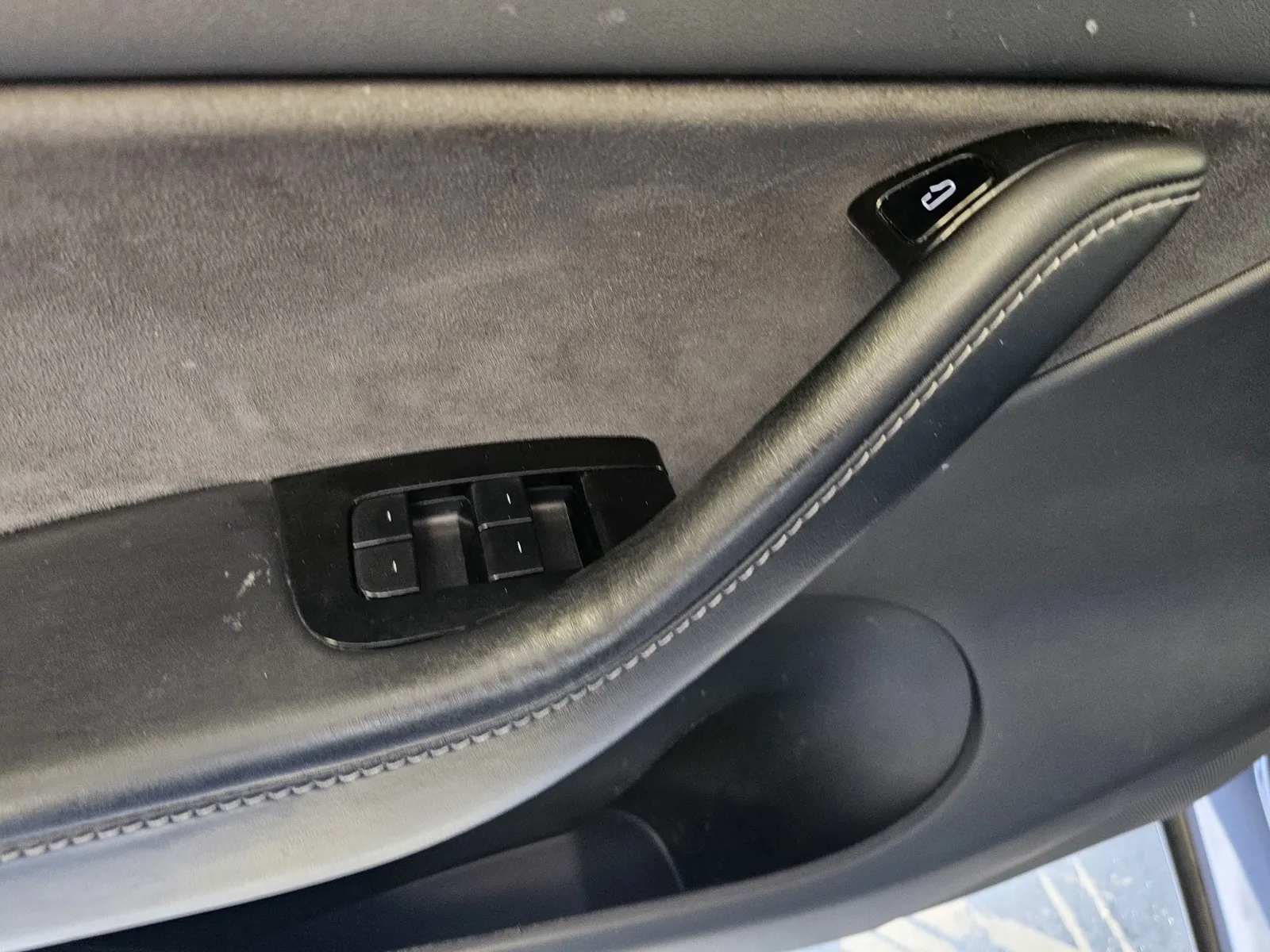 Tesla Model Y photo 13