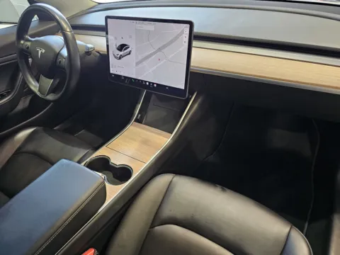 More photos of 2018 Tesla Model 3 at Premium Autos - Norco, CA