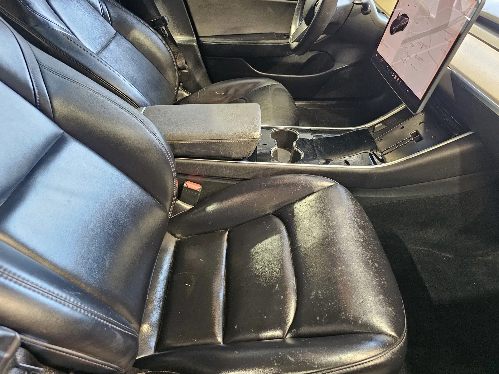 Tesla Model 3 photo 7