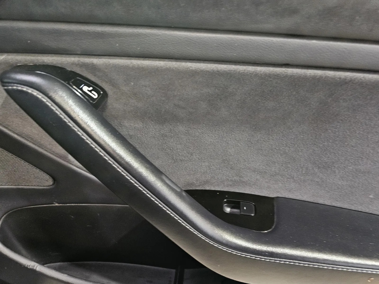 Tesla Model 3 photo 8