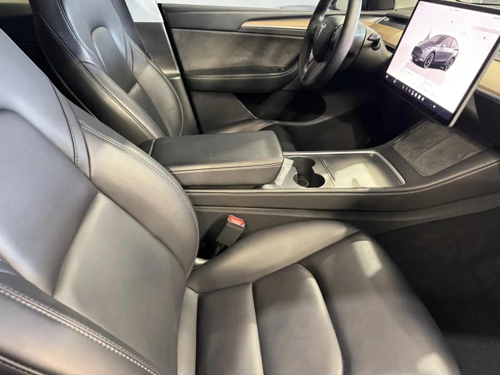 Tesla Model Y photo 6