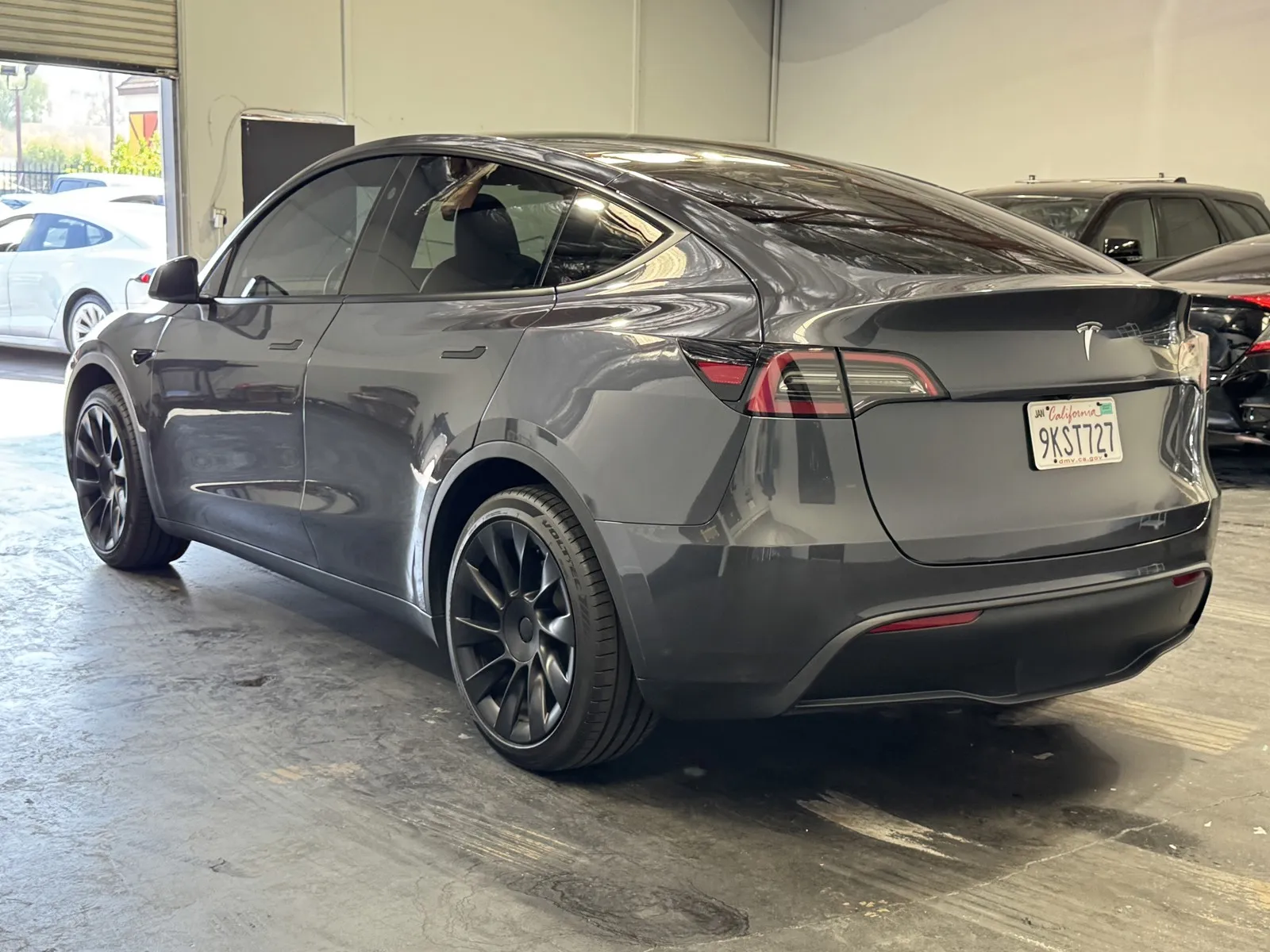Tesla Model Y photo 2