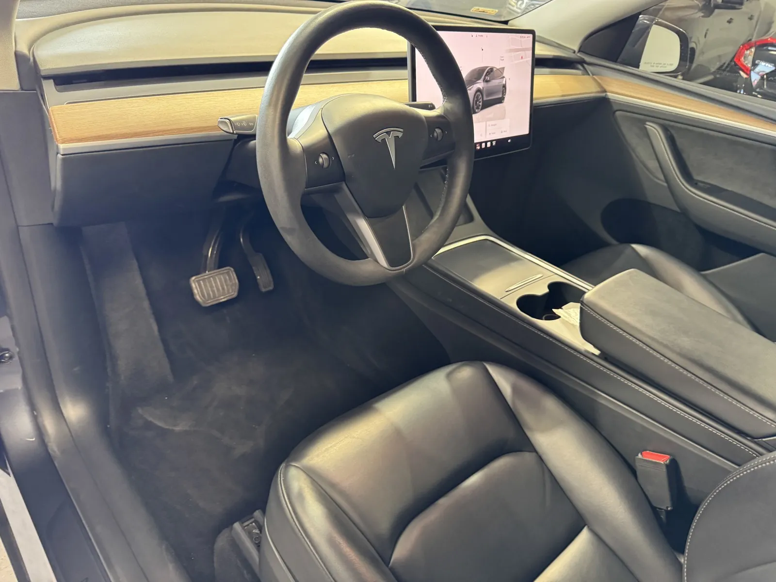 Tesla Model Y photo 11