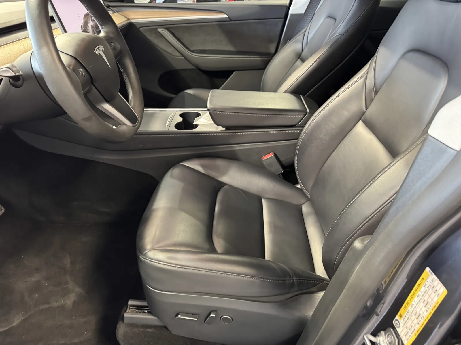 Tesla Model Y photo 12