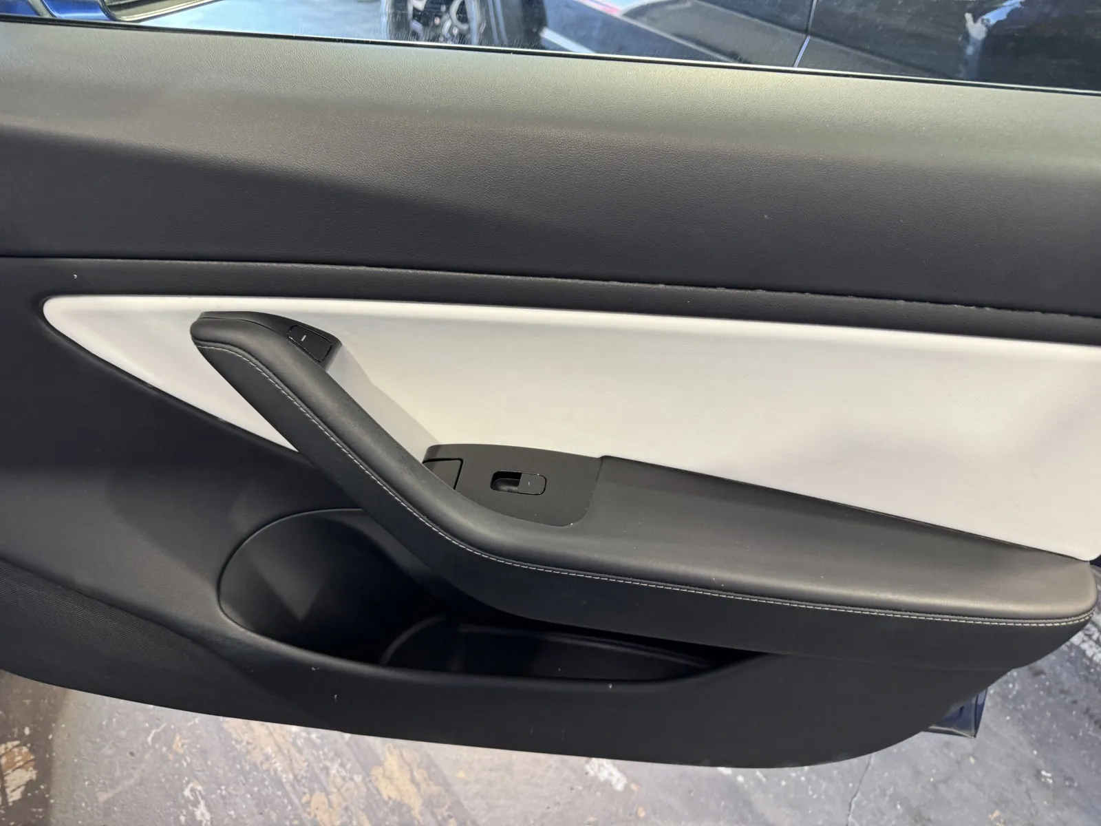 Tesla Model 3 photo 7