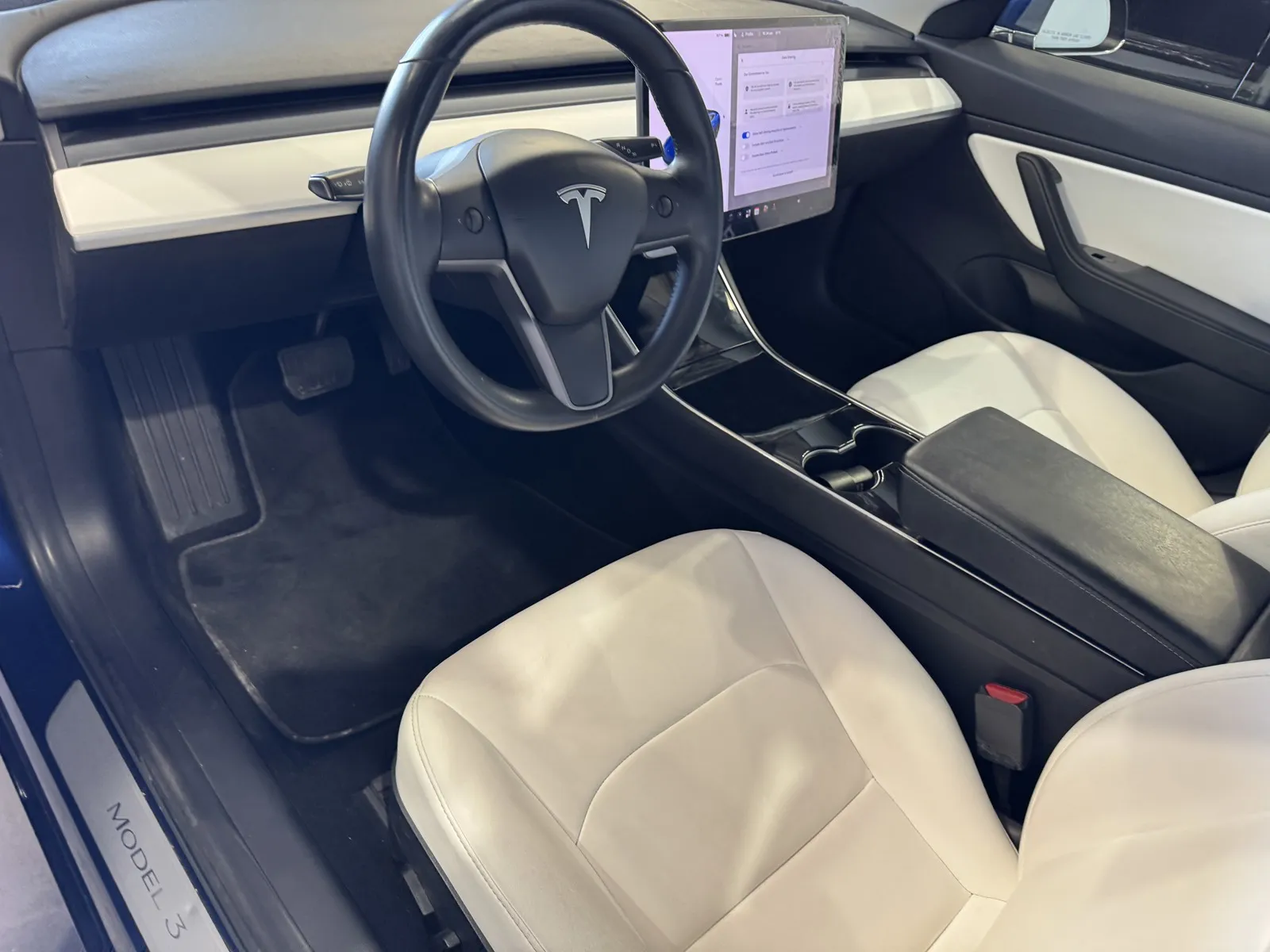 Tesla Model 3 photo 11
