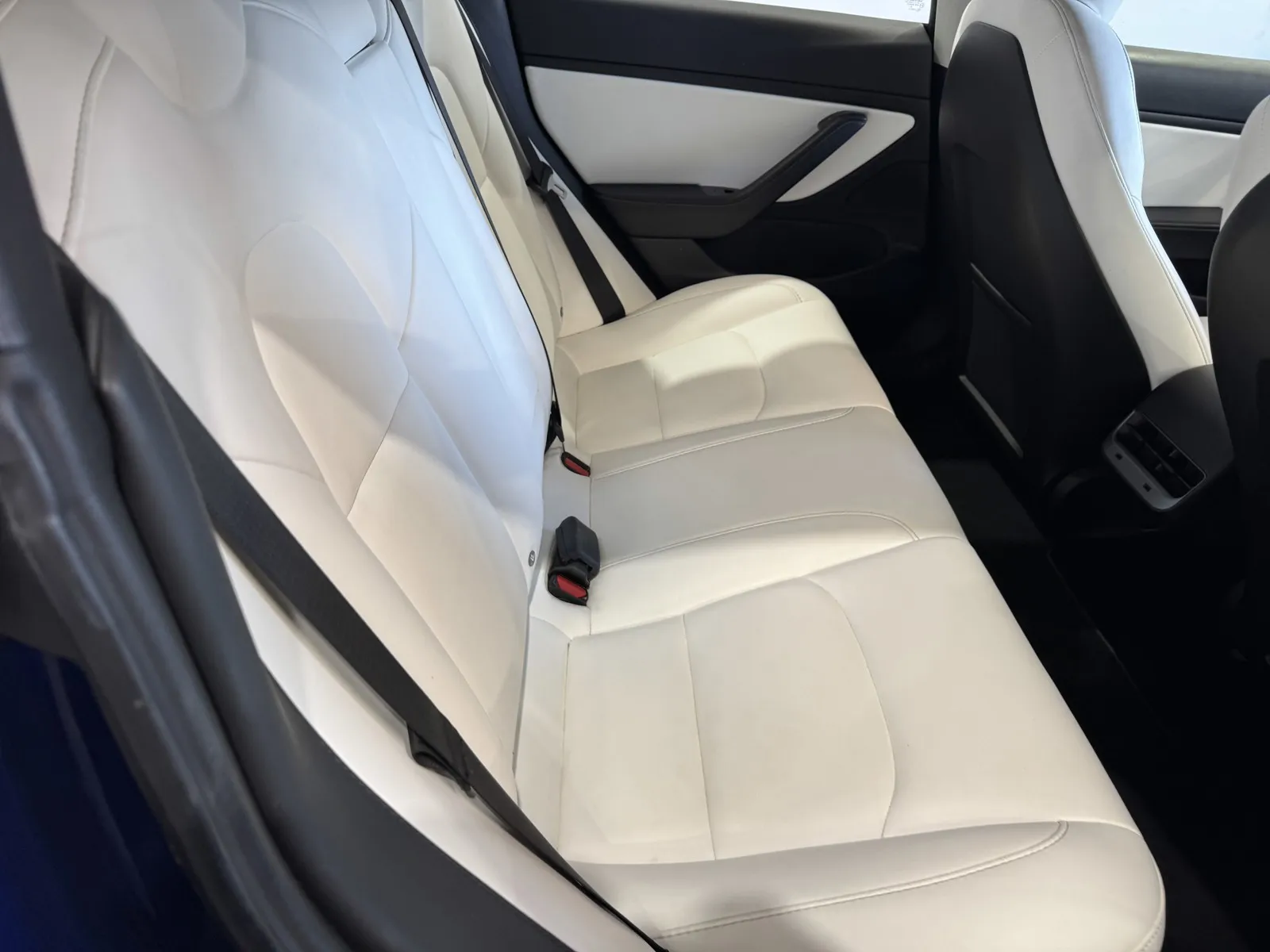 Tesla Model 3 photo 8