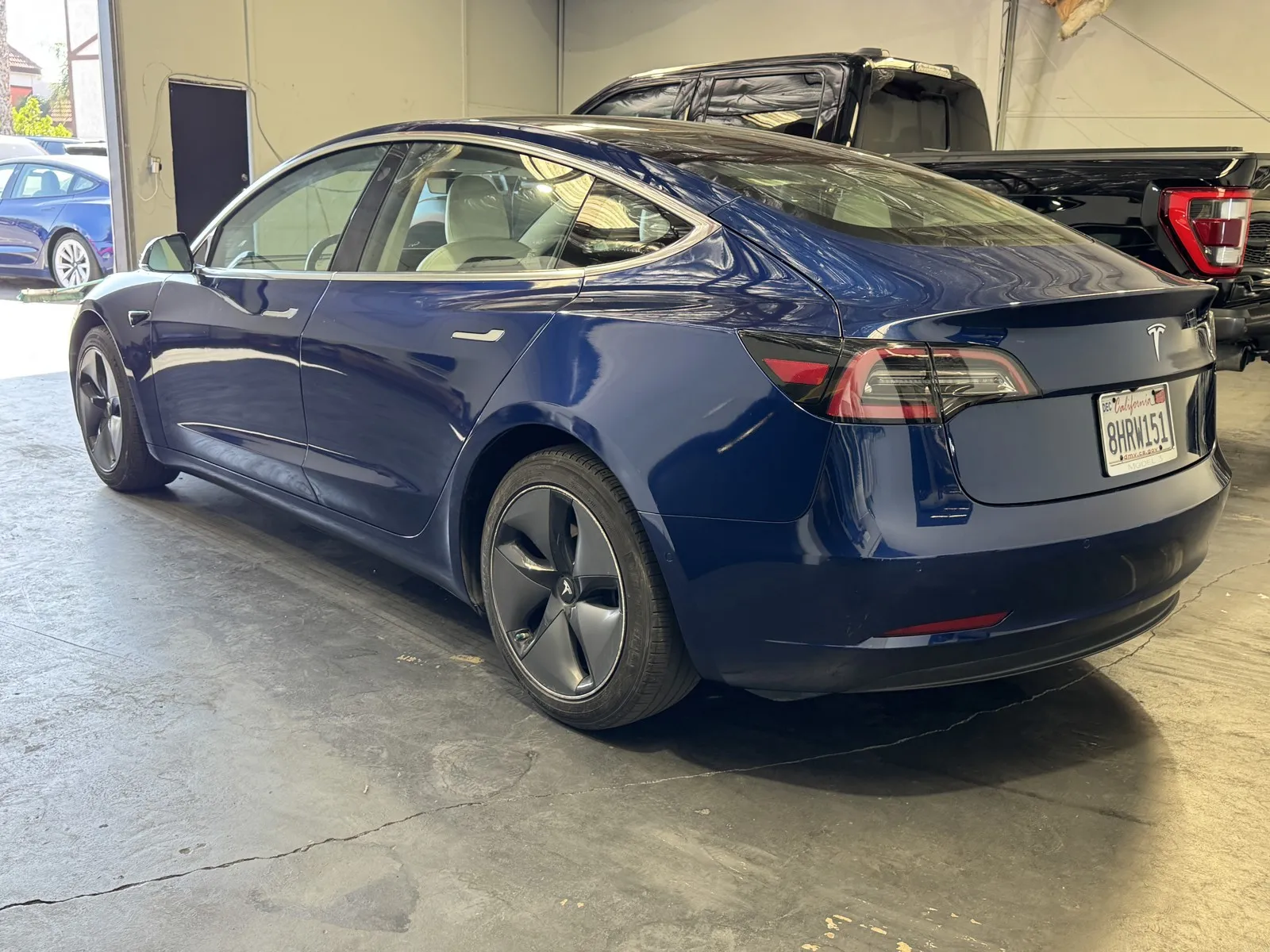 Tesla Model 3 photo 2