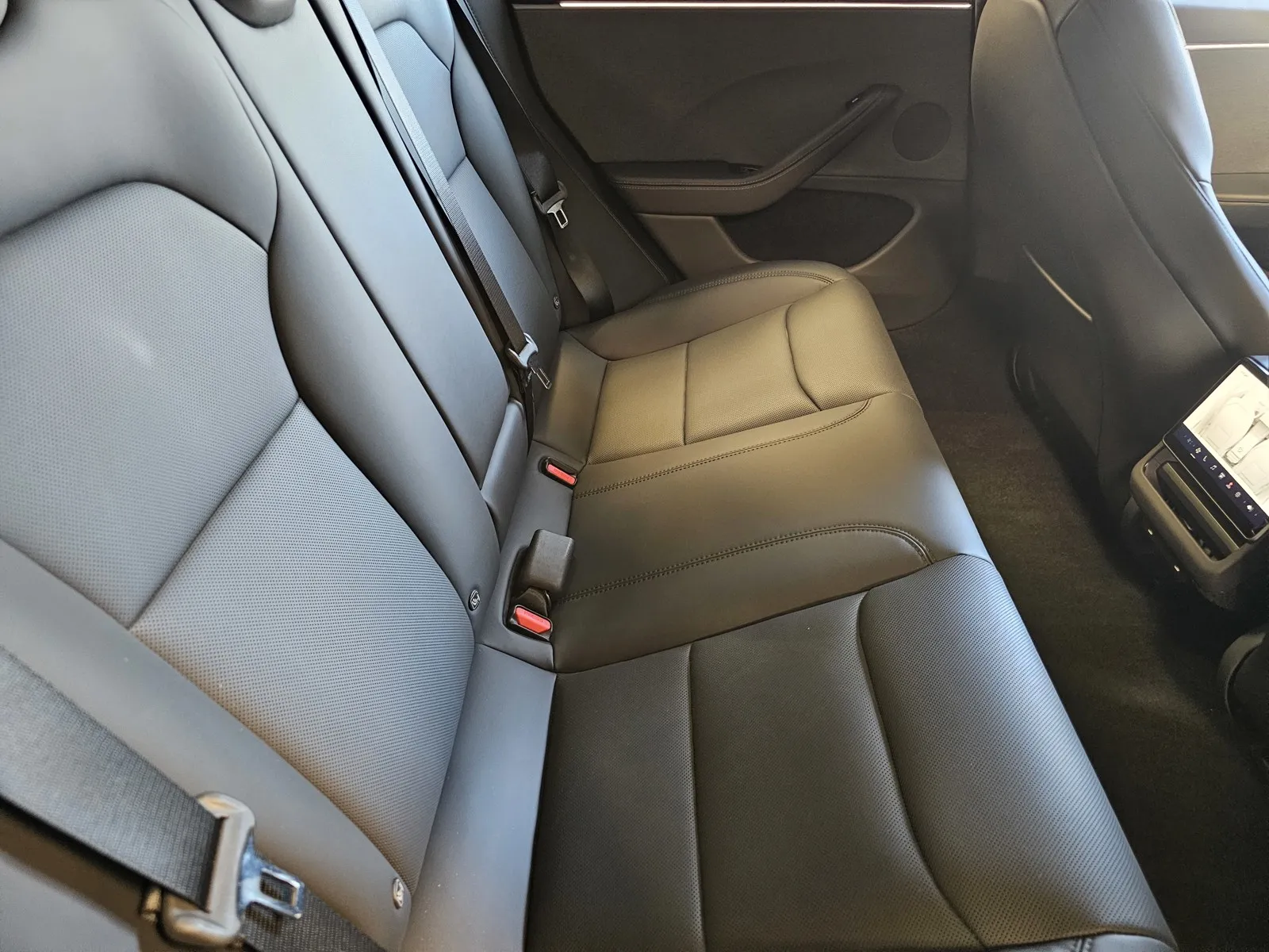 Tesla Model 3 photo 9