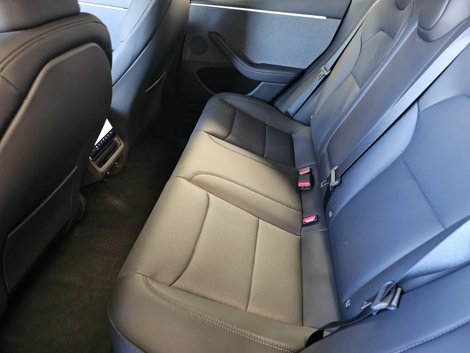 Tesla Model 3 photo 12