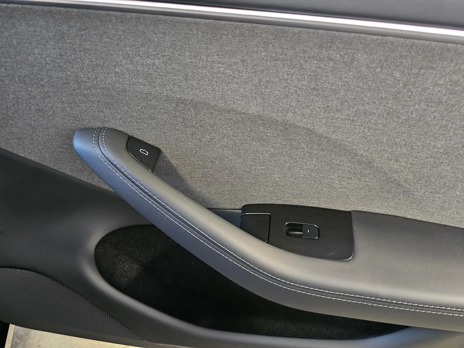 Tesla Model 3 photo 6
