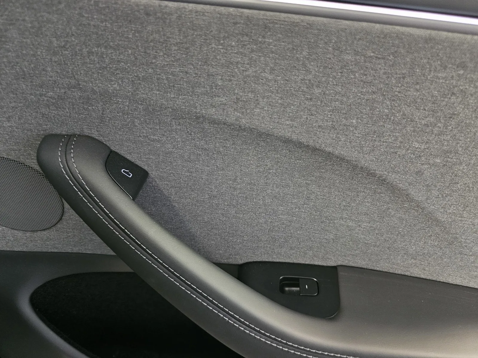 Tesla Model 3 photo 8