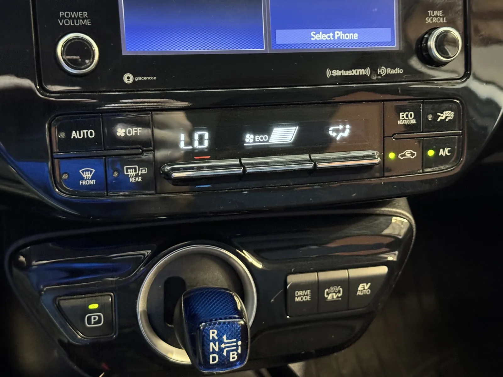 Toyota Prius photo 17