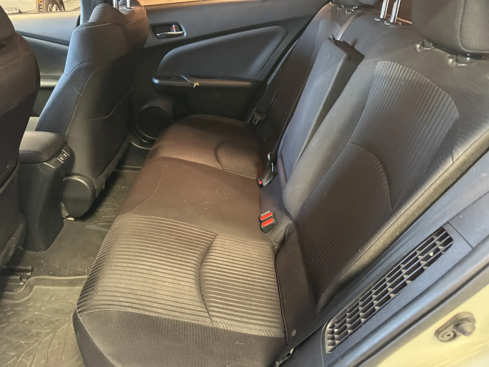 Toyota Prius photo 11