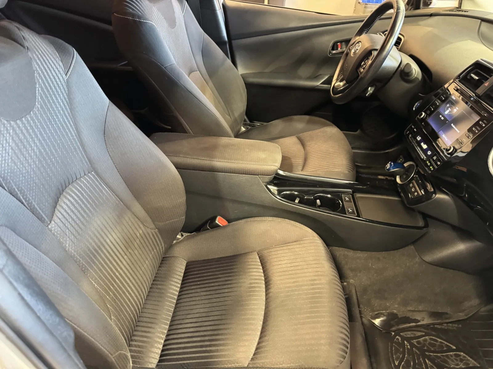 Toyota Prius photo 6