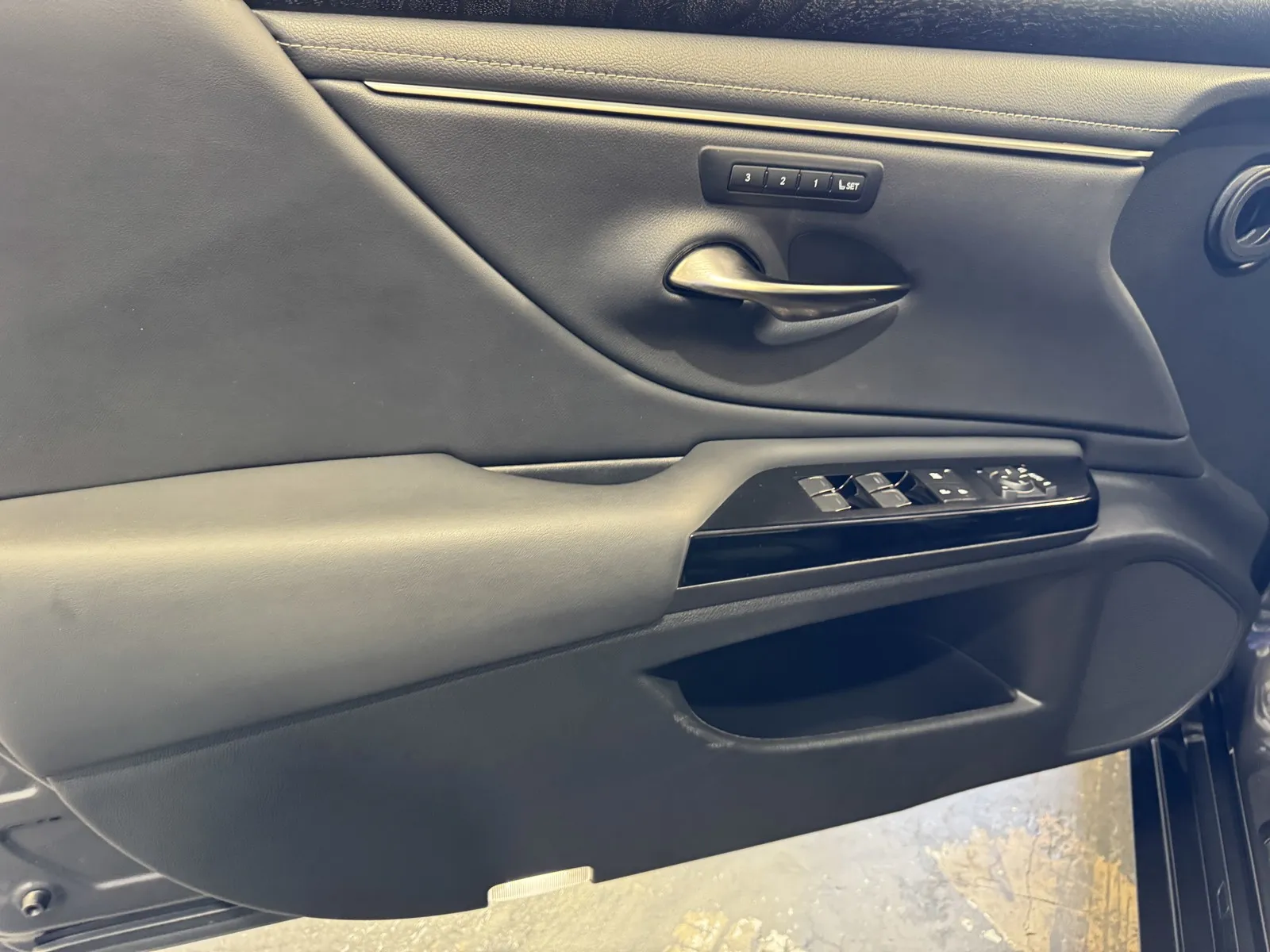Lexus ES photo 12
