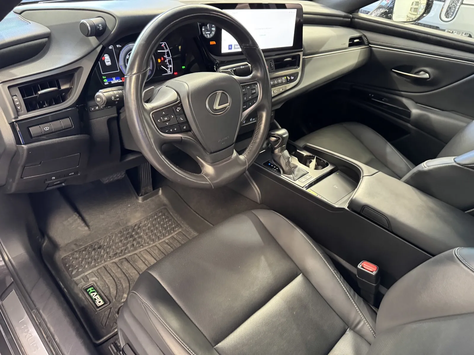 Lexus ES photo 11