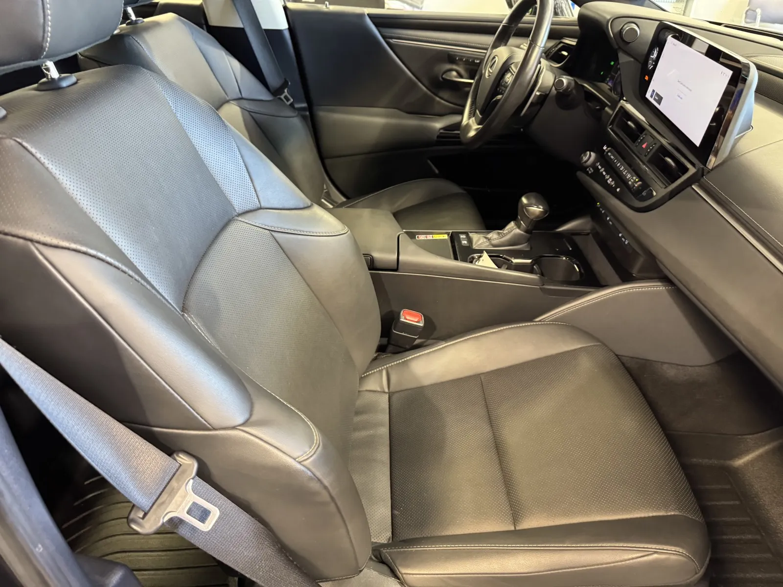 Lexus ES photo 6