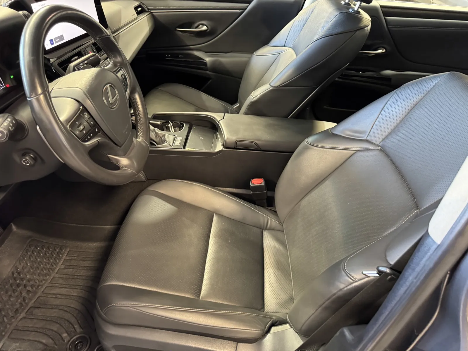 Lexus ES photo 13