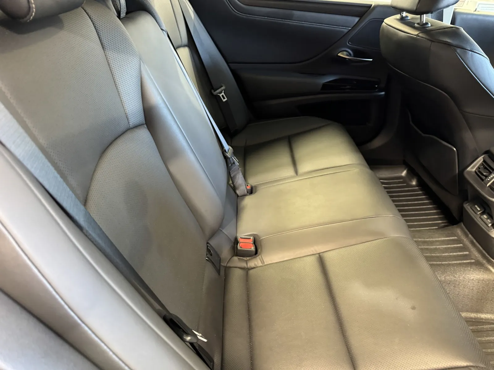 Lexus ES photo 8