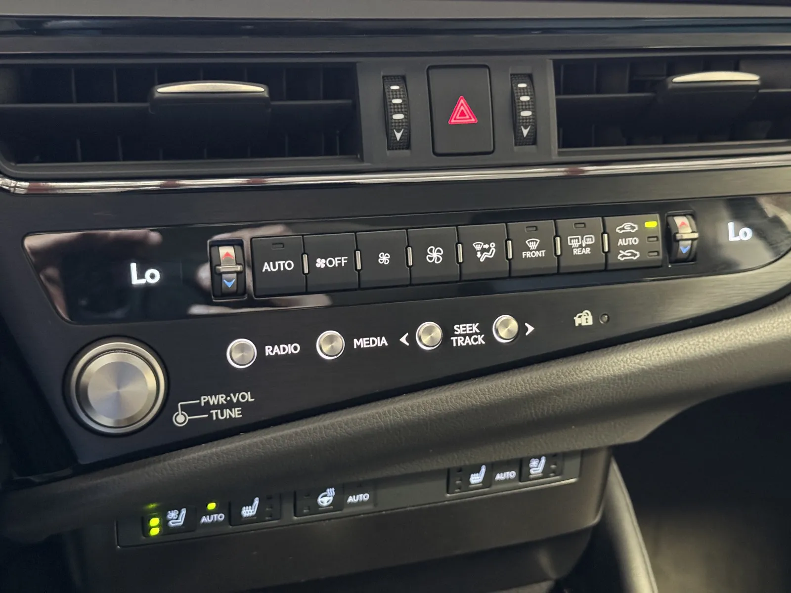 Lexus ES photo 17