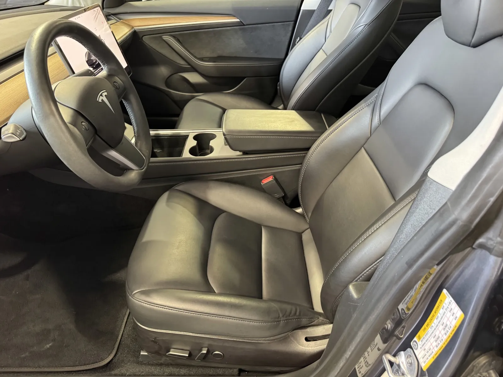 Tesla Model 3 photo 12