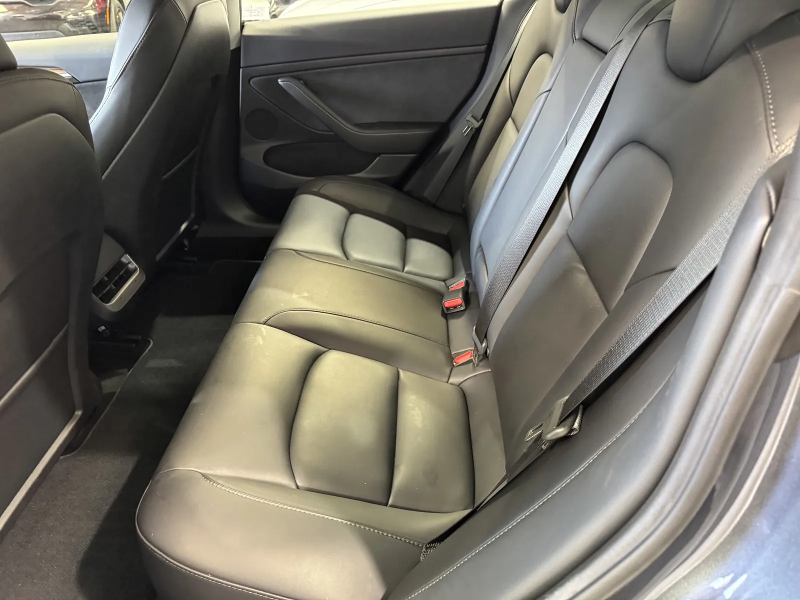 Tesla Model 3 photo 10