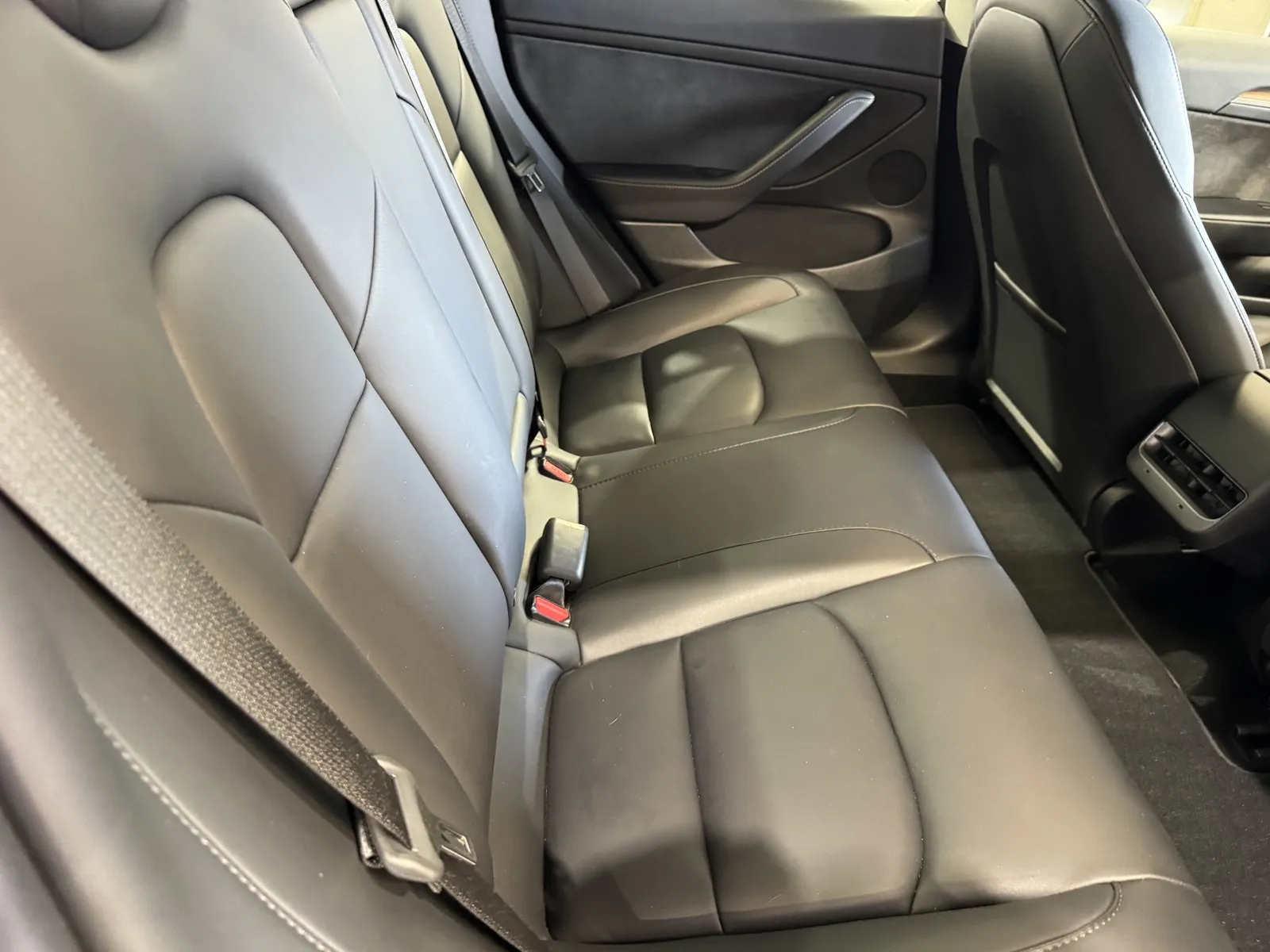 Tesla Model 3 photo 8