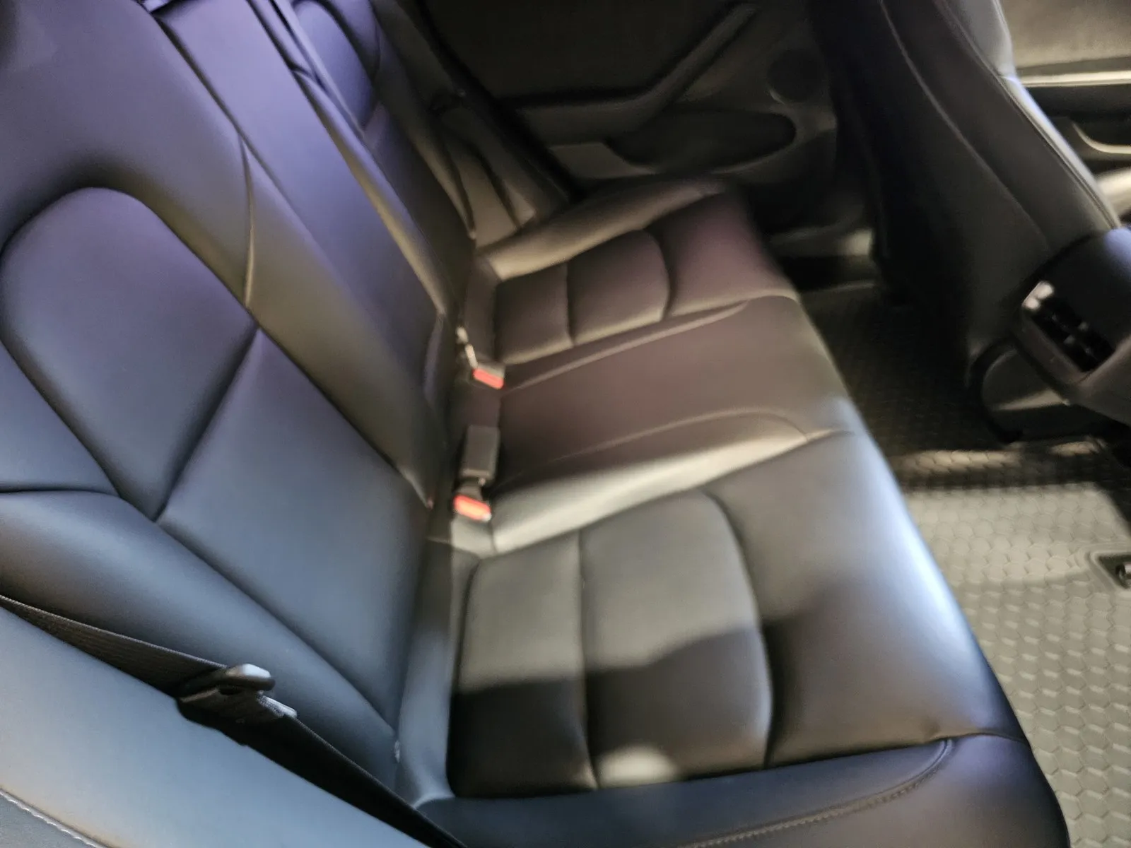 Tesla Model 3 photo 9