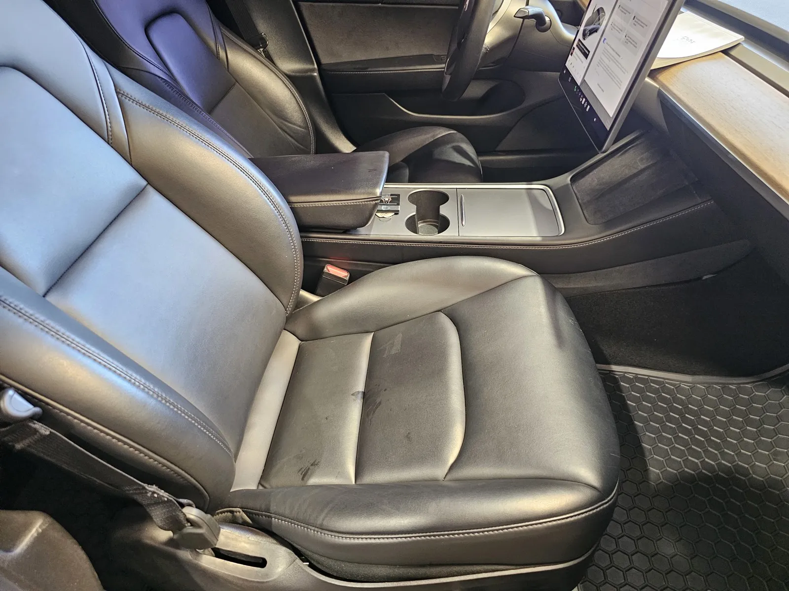 Tesla Model 3 photo 7