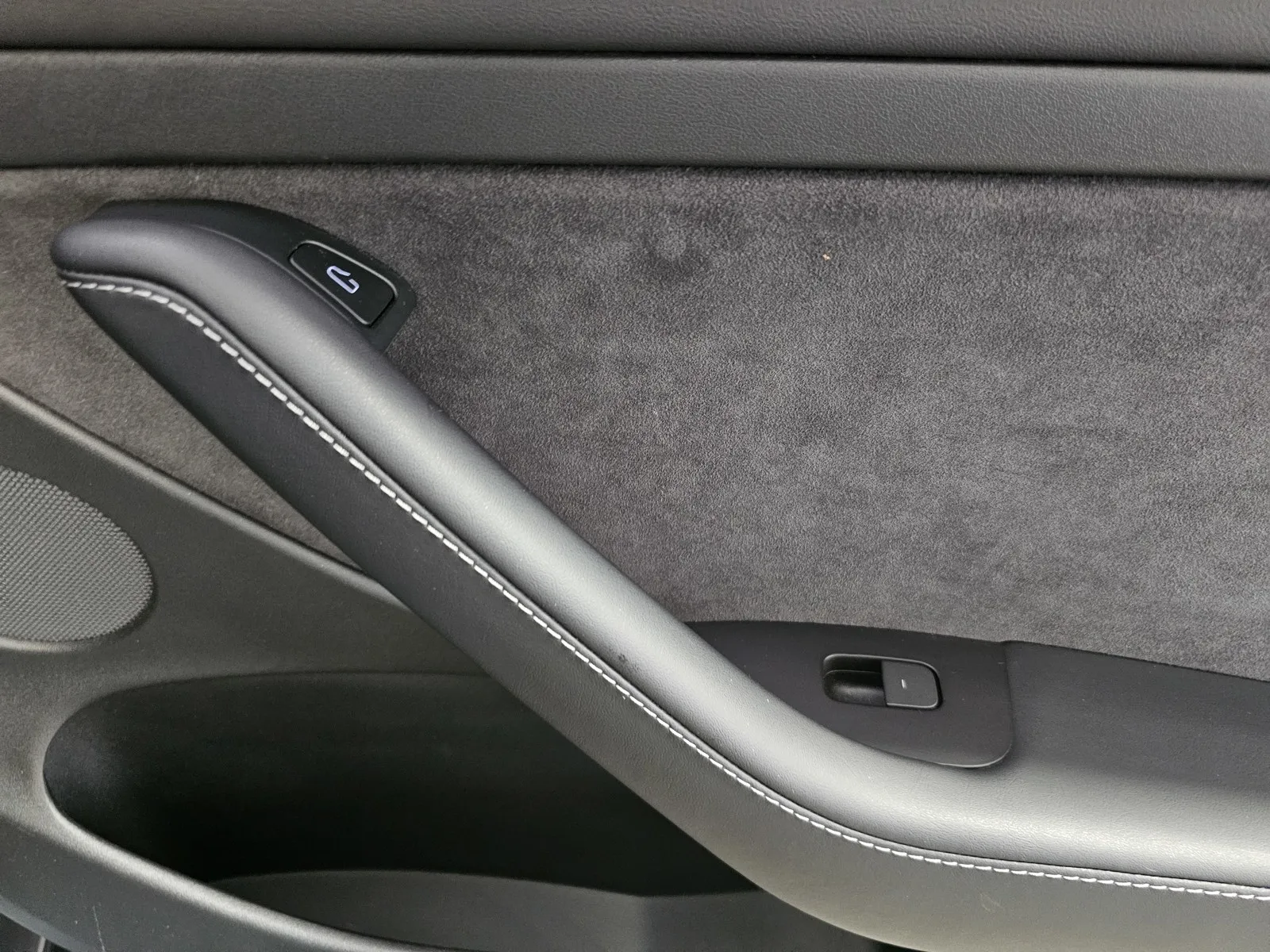 Tesla Model 3 photo 8