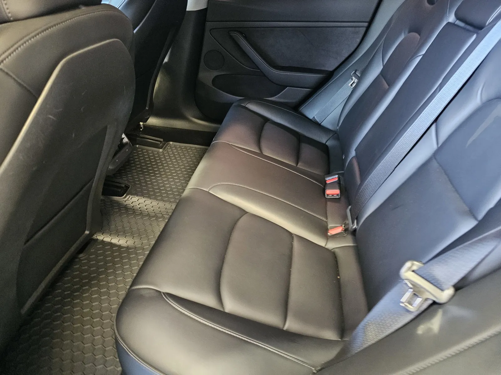 Tesla Model 3 photo 12