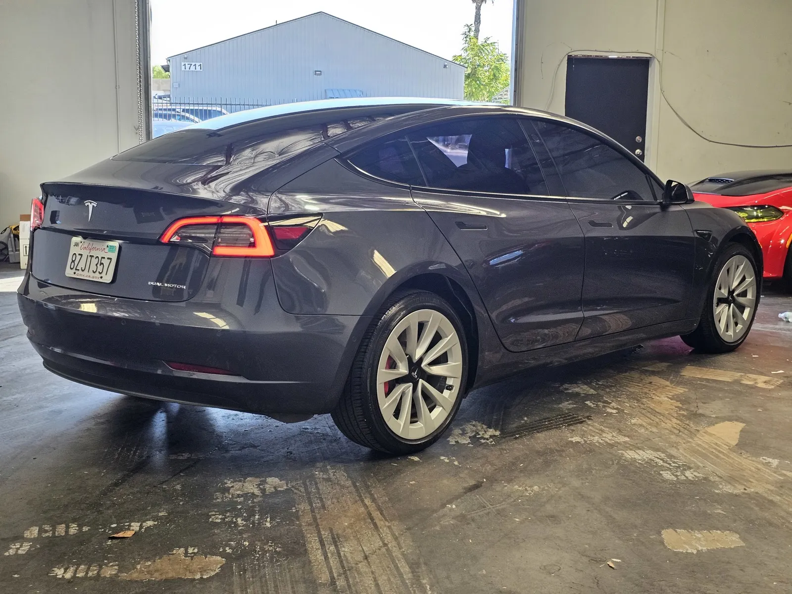 Tesla Model 3 photo 4