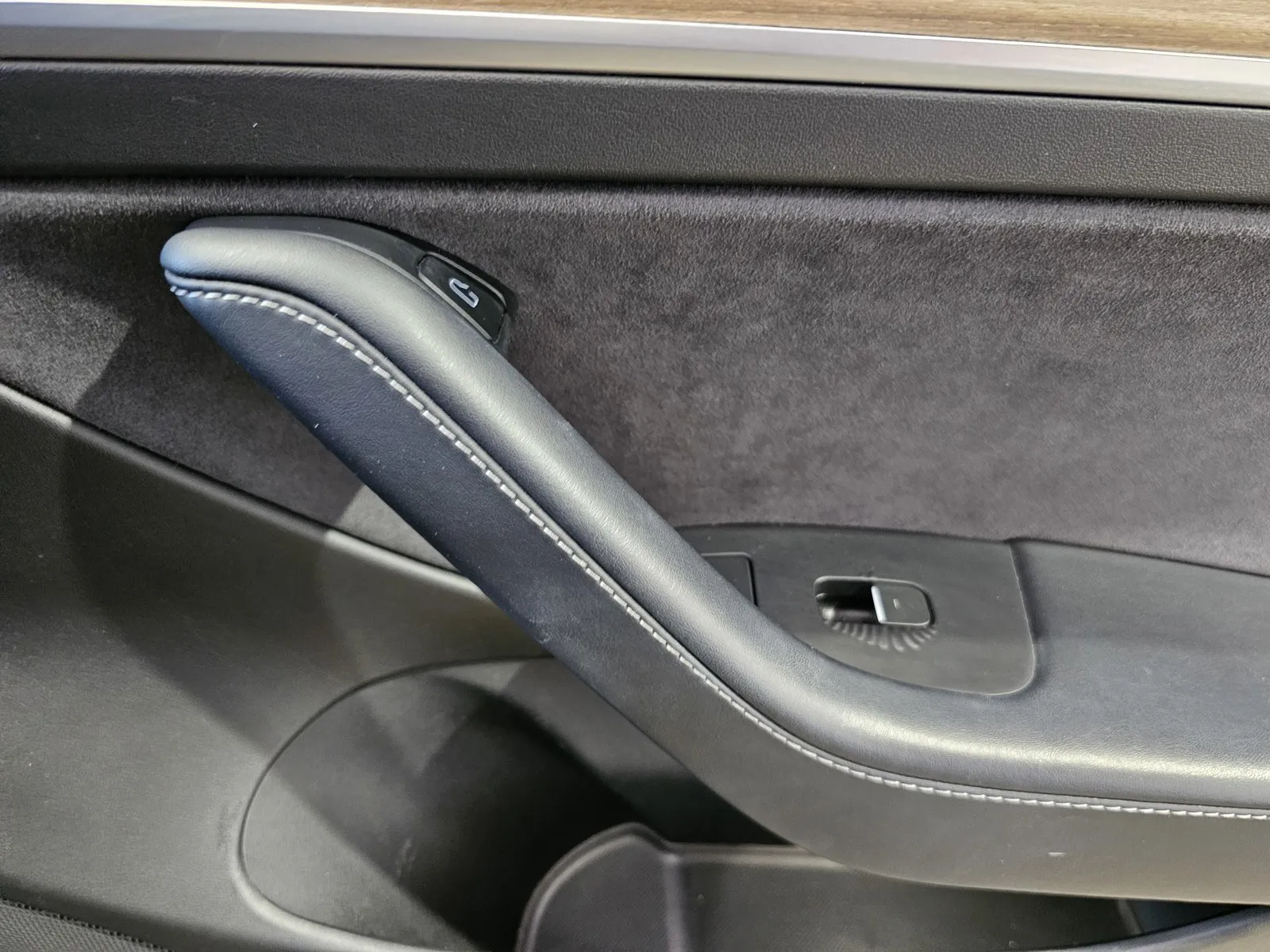 Tesla Model 3 photo 6