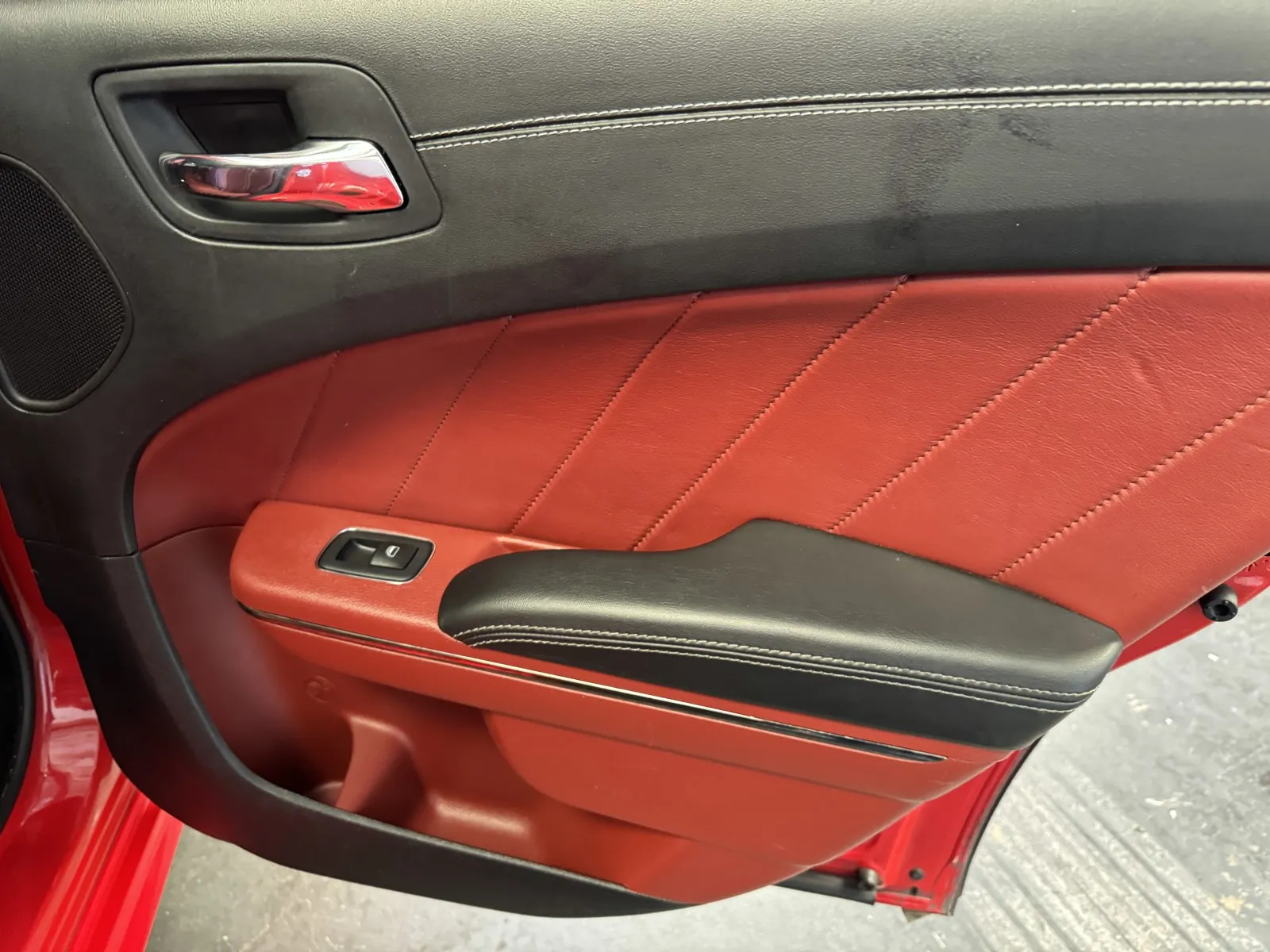 Dodge Charger photo 9