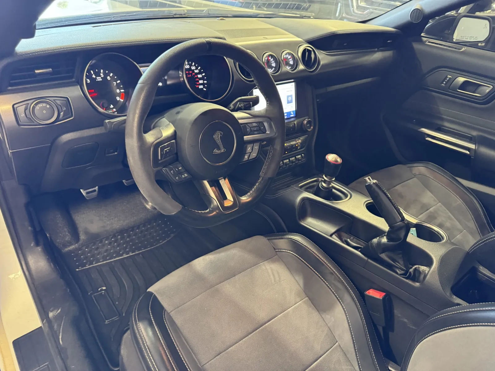 Ford Mustang photo 8