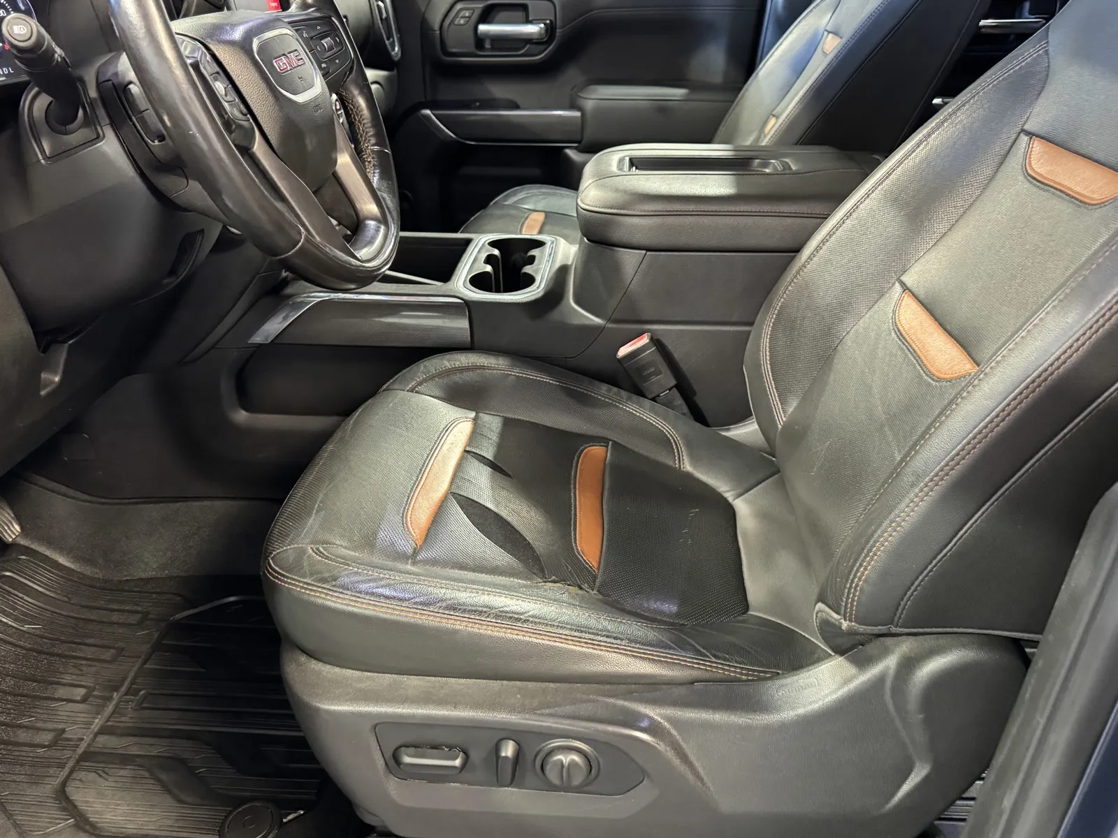 GMC Sierra photo 13