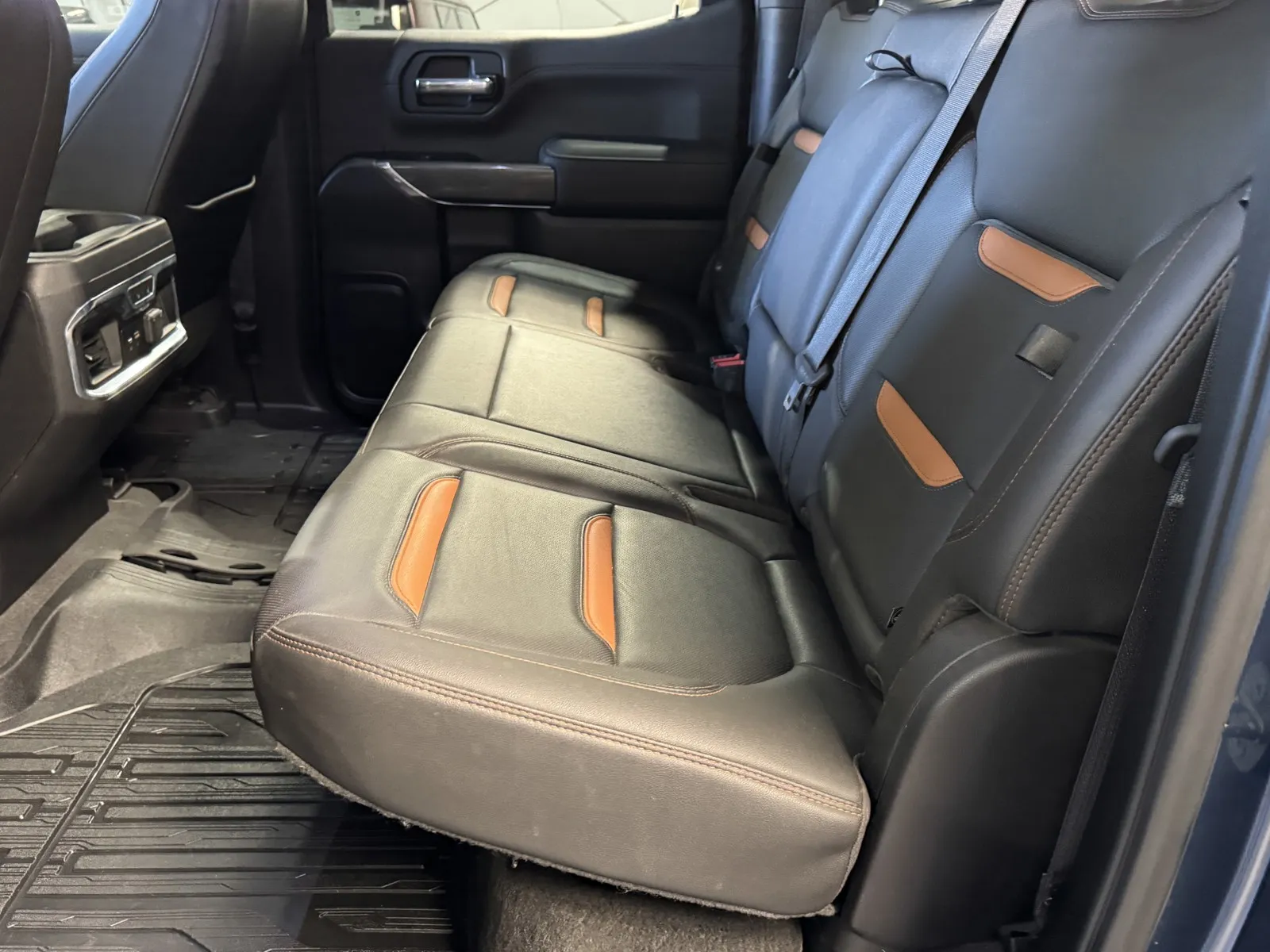 GMC Sierra photo 11