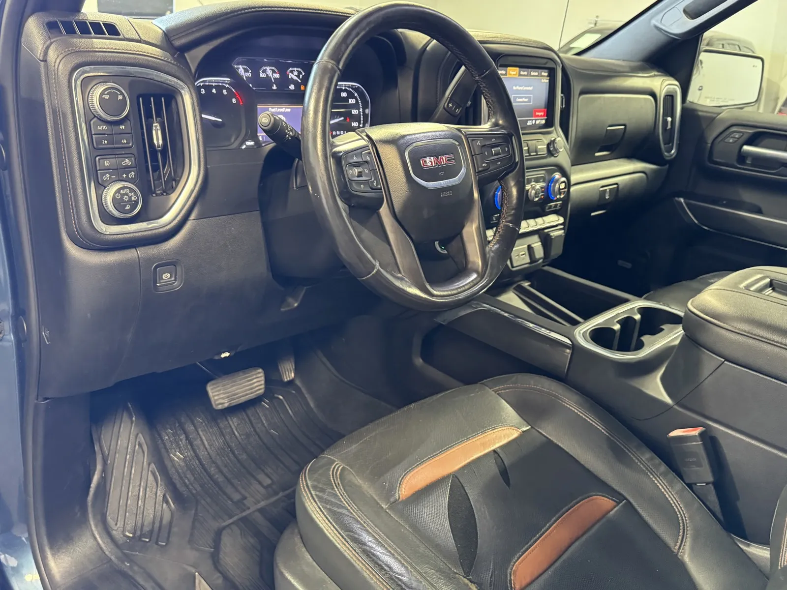 GMC Sierra photo 12