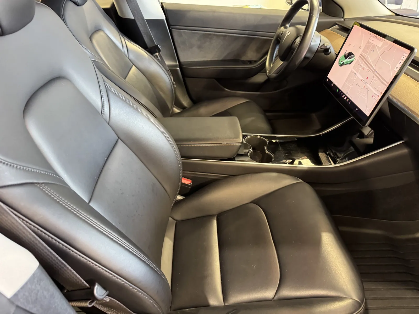 Tesla Model 3 photo 6