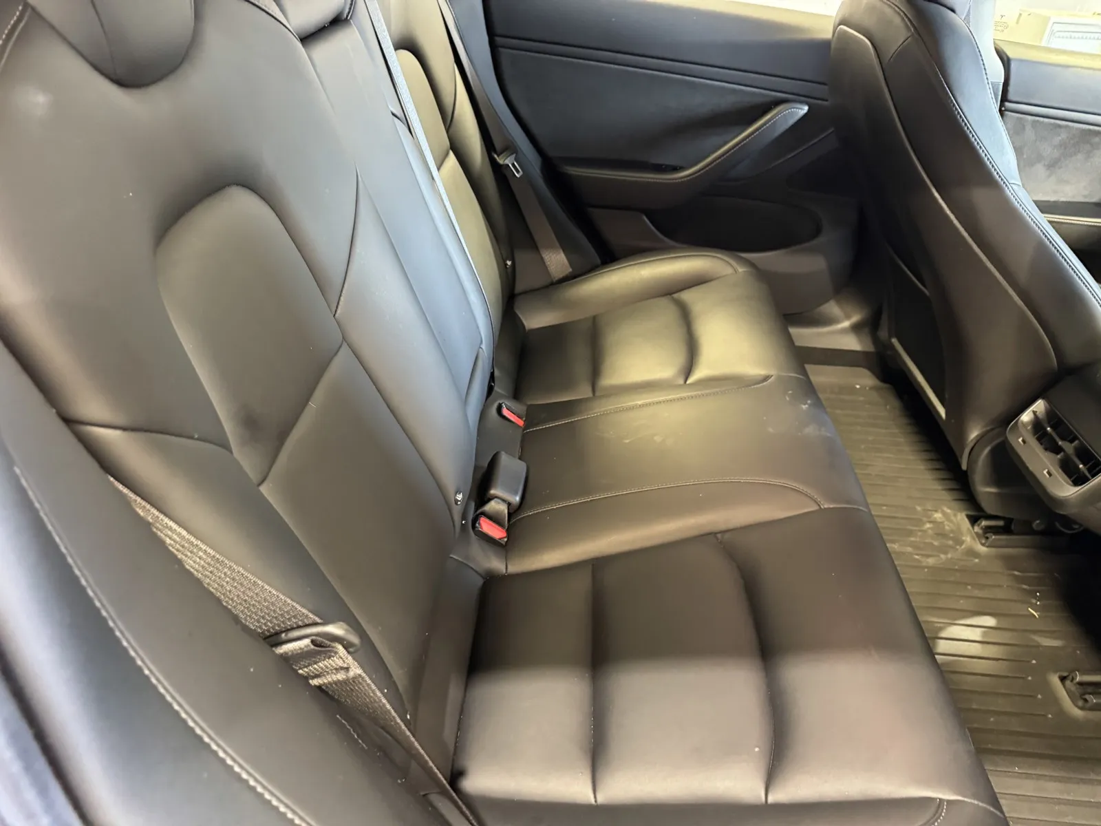 Tesla Model 3 photo 8
